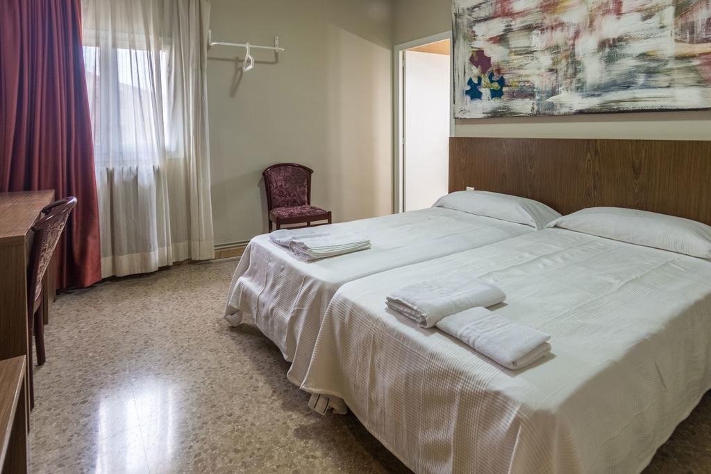 Hostal Sant Miquel Balaguer Ngoại thất bức ảnh
